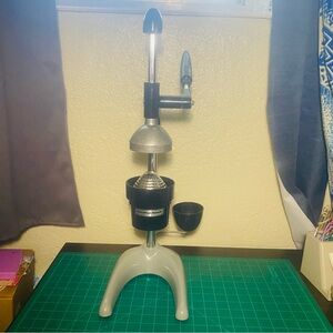 Hamilton Beach Silver and Black Citrus Juicer